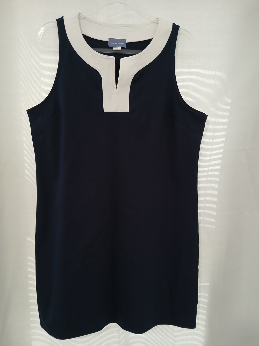 Laura Scott sleeveless navy V -neck dress